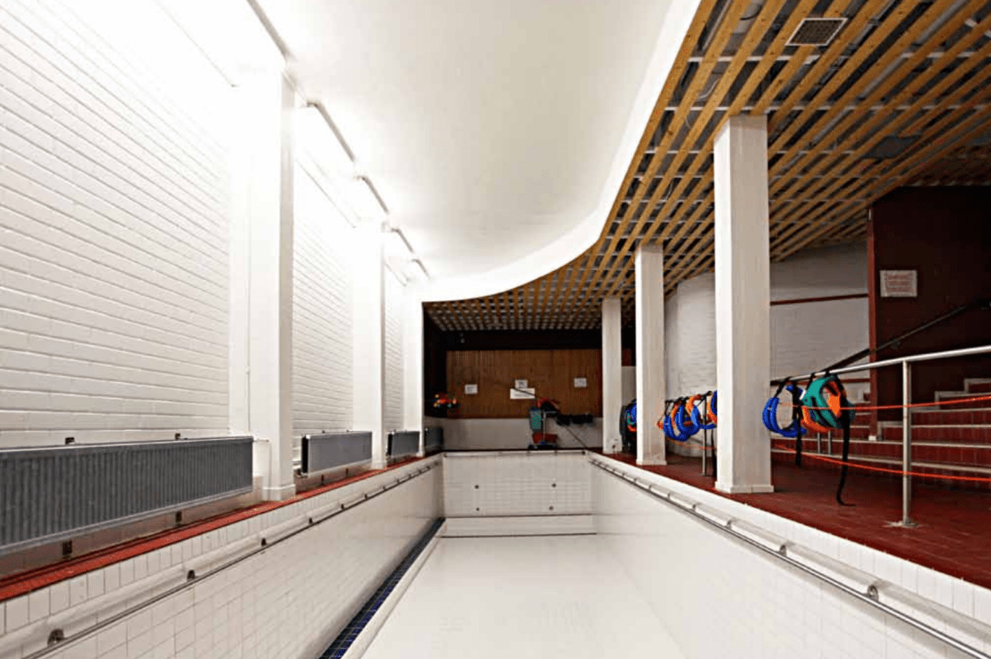 Jokainen allasneliömetri käyttöön: valtuustoaloite Olarin uimahallin avaamisesta&nbsp;uudelleen